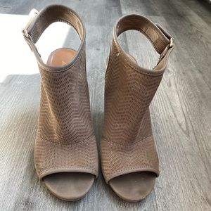 ($10) Open Toed High Heels